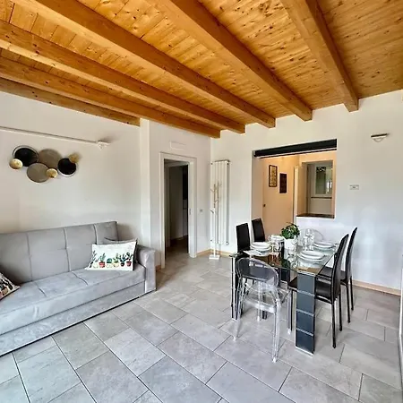 Near Train Station Luxury House 5 Beds Бергамо