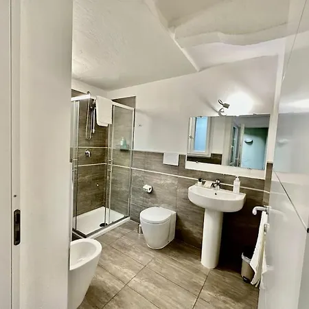 Near Train Station Luxury House 5 Beds * Бергамо