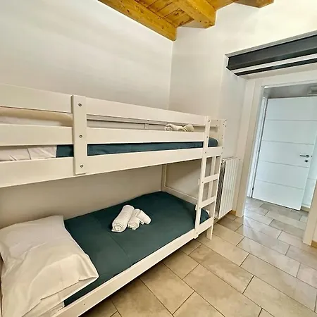 Апартаменты Near Train Station Luxury House 5 Beds Бергамо