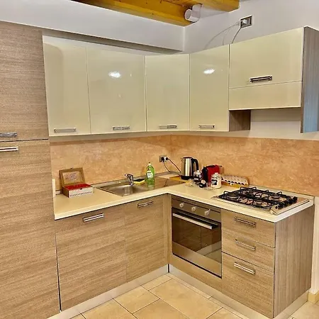 Апартаменты Near Train Station Luxury House 5 Beds Бергамо