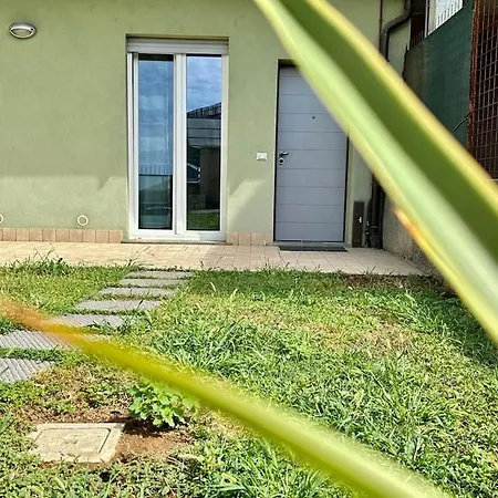 Апартаменты Near Train Station Luxury House 5 Beds Бергамо