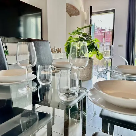 Near Train Station Luxury House 5 Beds