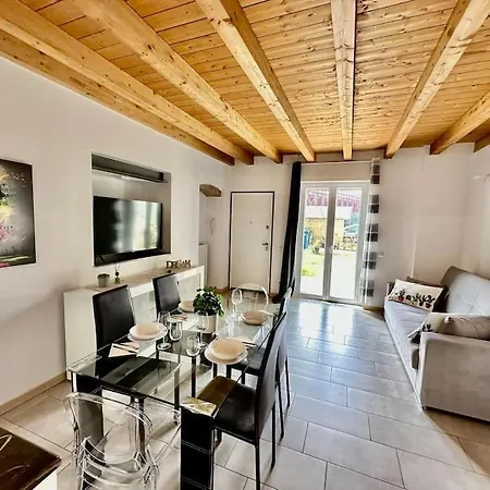 Near Train Station Luxury House 5 Beds Апартаменты Бергамо