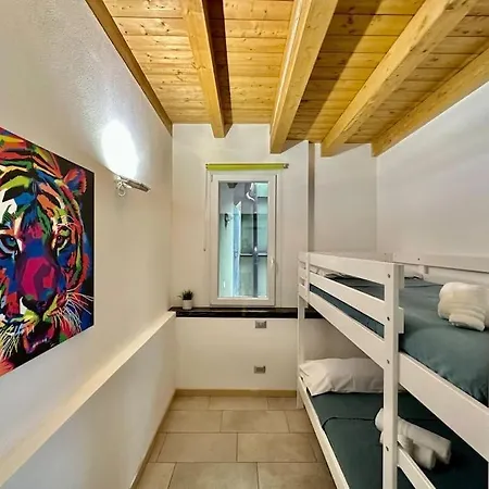 Near Train Station Luxury House 5 Beds Апартаменты Бергамо