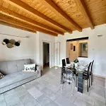 Near Train Station Luxury House 5 Beds ベルガモ