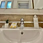 Near Train Station Luxury House 5 Beds *