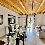 Near Train Station Luxury House 5 Beds アパート ベルガモ