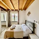 Near Train Station Luxury House 5 Beds アパート *