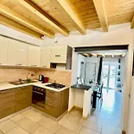 Near Train Station Luxury House 5 Beds アパート ベルガモ