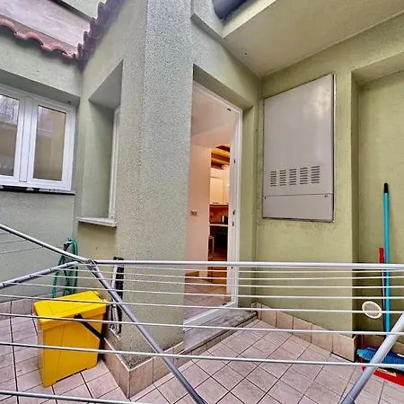 Near Train Station Luxury House 5 Beds דירה