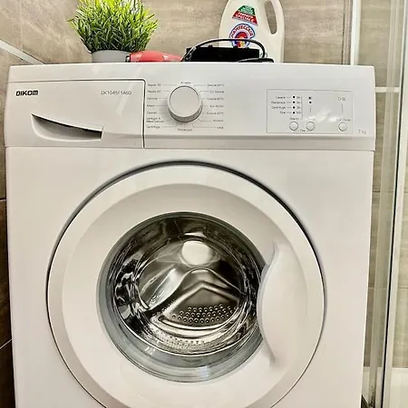 Near Train Station Luxury House 5 Beds דירה