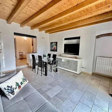 Near Train Station Luxury House 5 Beds *