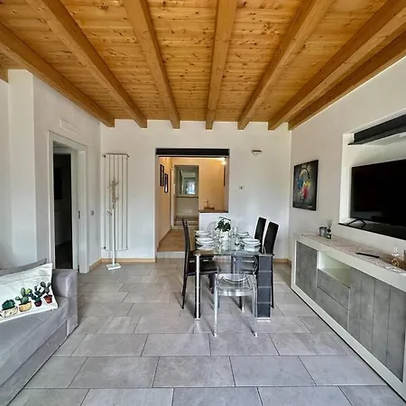 Near Train Station Luxury House 5 Beds