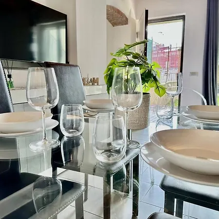 Near Train Station Luxury House 5 Beds