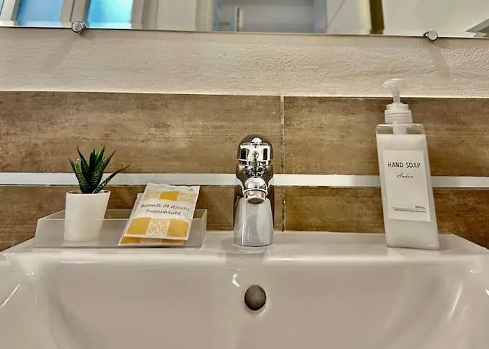 Near Train Station Luxury House 5 Beds *