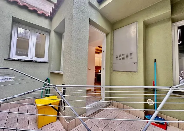 Near Train Station Luxury House 5 Beds 公寓