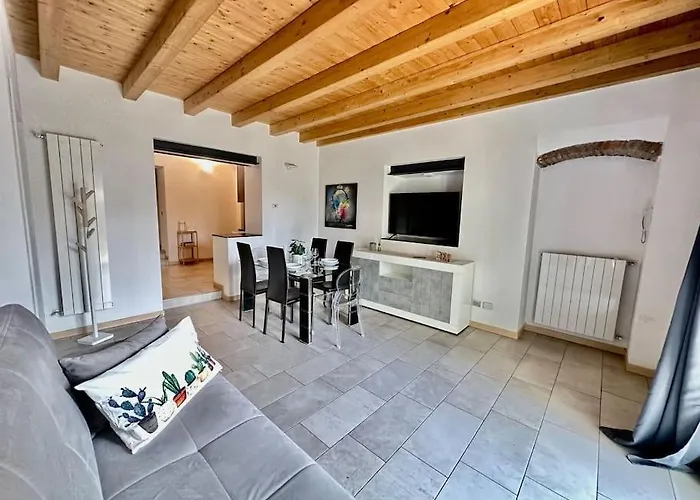 Near Train Station Luxury House 5 Beds *