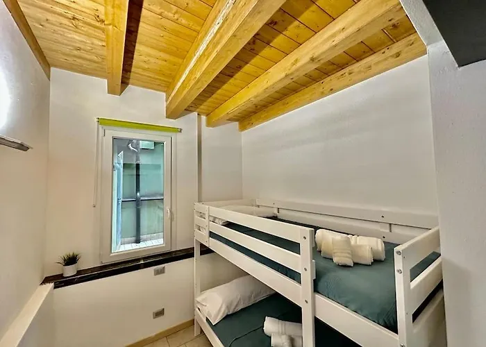 Near Train Station Luxury House 5 Beds