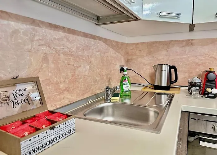 Near Train Station Luxury House 5 Beds 贝尔加莫