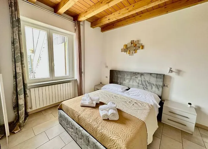 Near Train Station Luxury House 5 Beds