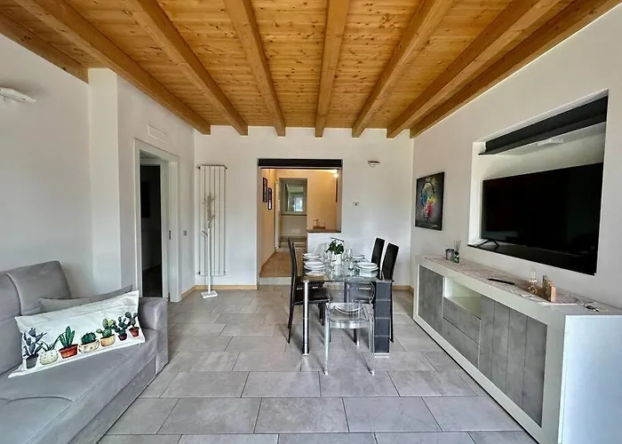 Near Train Station Luxury House 5 Beds