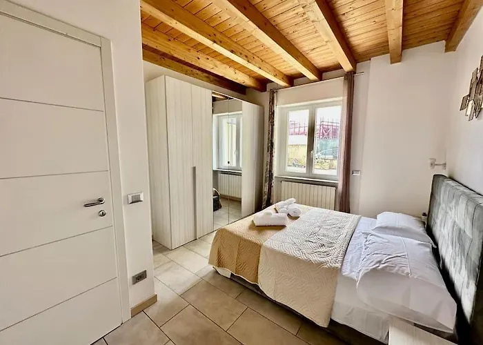 Near Train Station Luxury House 5 Beds