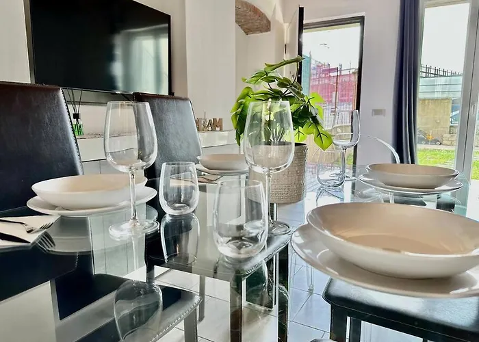 Near Train Station Luxury House 5 Beds