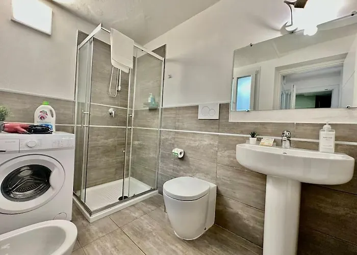 Near Train Station Luxury House 5 Beds * 贝尔加莫