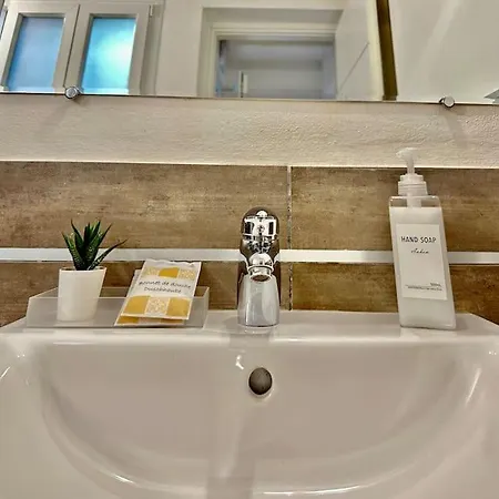 Near Train Station Luxury House 5 Beds *