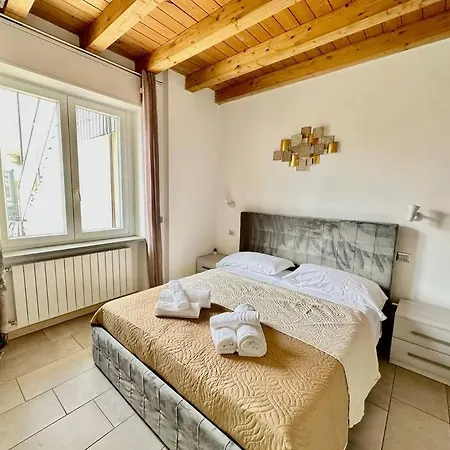 Near Train Station Luxury House 5 Beds