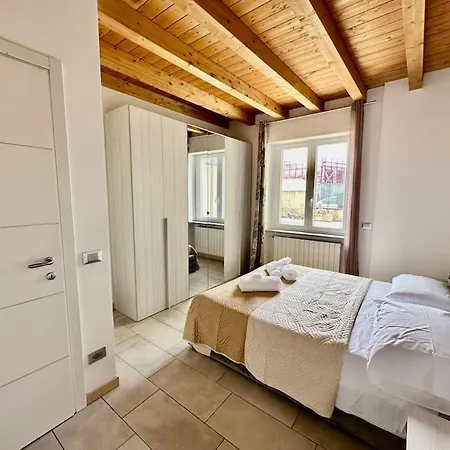 Near Train Station Luxury House 5 Beds