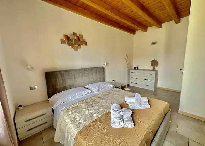 Apartmán Near Train Station Luxury House 5 Beds *