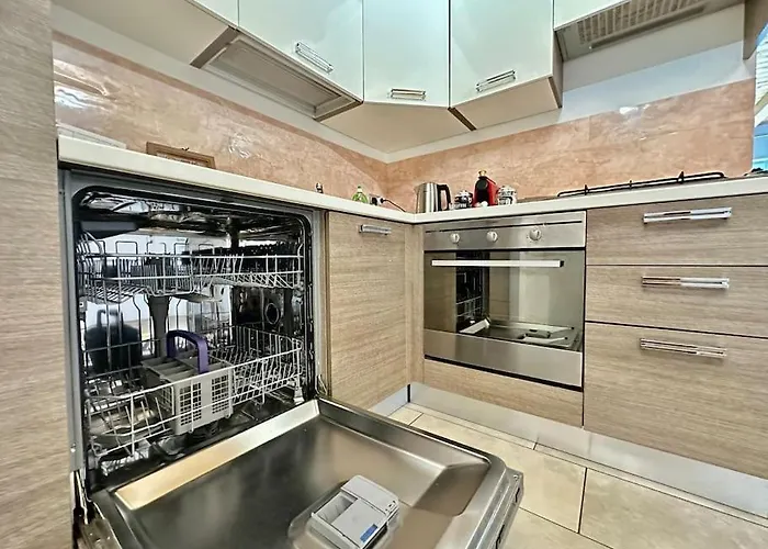 Apartmán Near Train Station Luxury House 5 Beds *